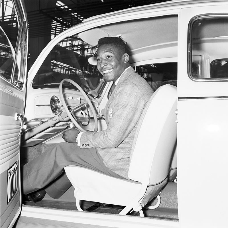 Vor 60 Jahren: Fußball-Legende Pelé zu Besuch im Volkswagen Werk Wolfsburg