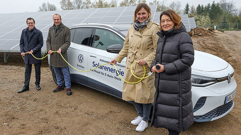 Grüner Strom für Volkswagen E-Auto-Produktion: Photovoltaik-Anlage der ENERPARC AG beliefert Fahrzeugwerk Zwickau